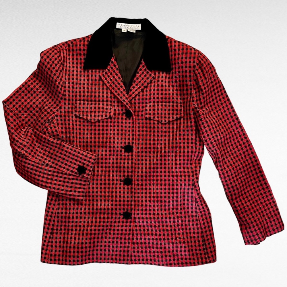 Beautiful Vintage Perry Ellis Silk Jacket. Size 12. Excellent Condition.
